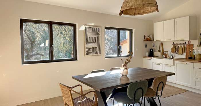 Pose d’une fenêtre en aluminium : méthodes, prix, étapes et conseils