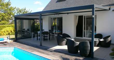 Pergolas & stores