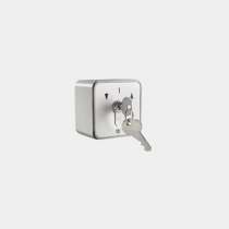 Inverseur à clé en applique + bouton poussoir + télérupteur