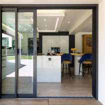 Baie coulissante galandage ALU gamme Titans Galandage 1 vantail 1 rail ambiance