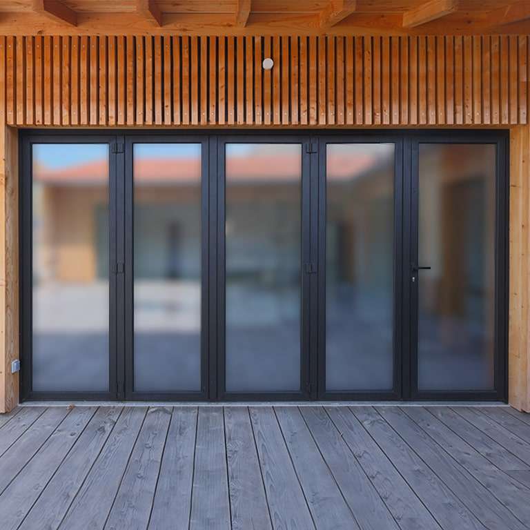 Porte pliante ALU 5 vantaux (5+0) fermée dans un commerce