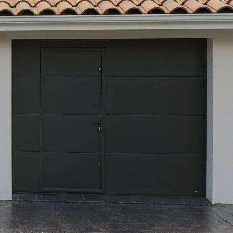 Porte de garage sectionnelle avec porte anthracite