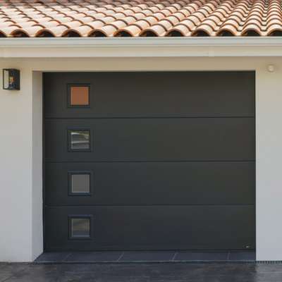 Porte de garage sectionnelle 300 x 215 avec hublots