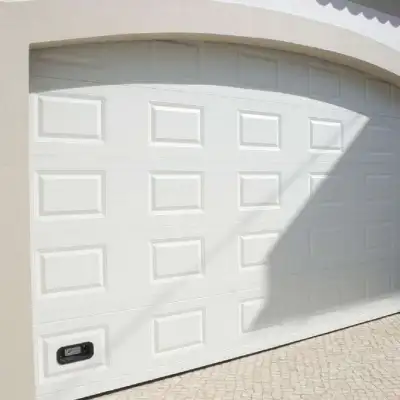 Porte de garage sectionnelle 3m50 blanche ral 9010 de côté