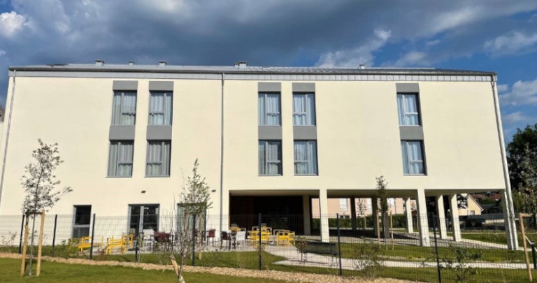 Fenêtres PVC sur la façade d'une résidence